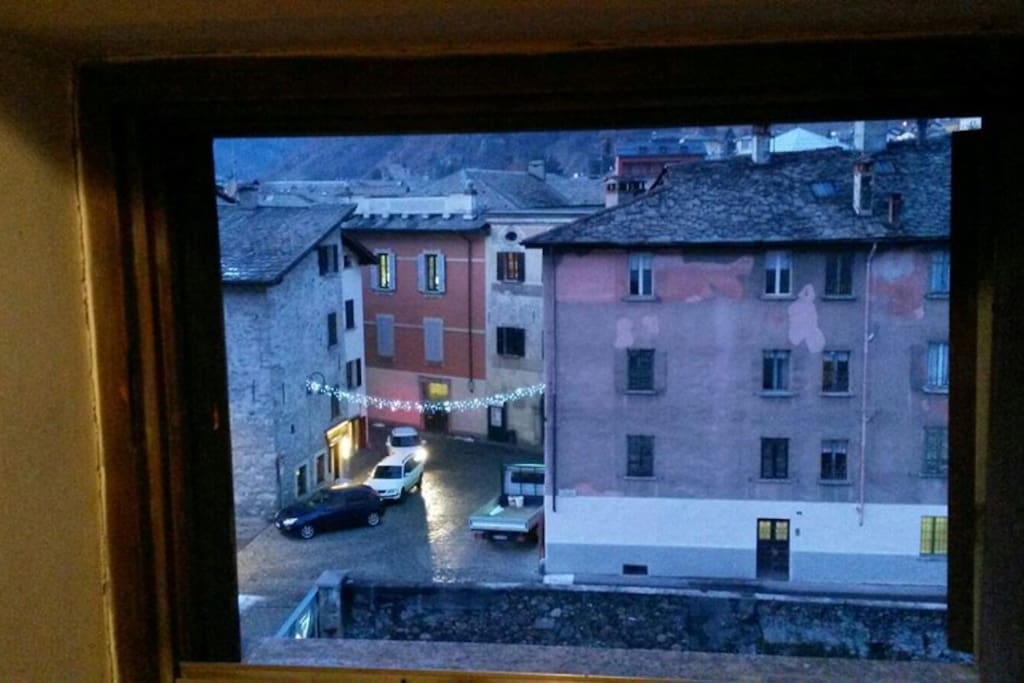 Vista dalla camera matrimoniale che affaccia direttamente sul lungo Adda per lasciarsi cullare dal suono del fiume che scorre.