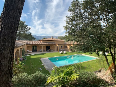 Prestigious villa close  to Aix  en Provence