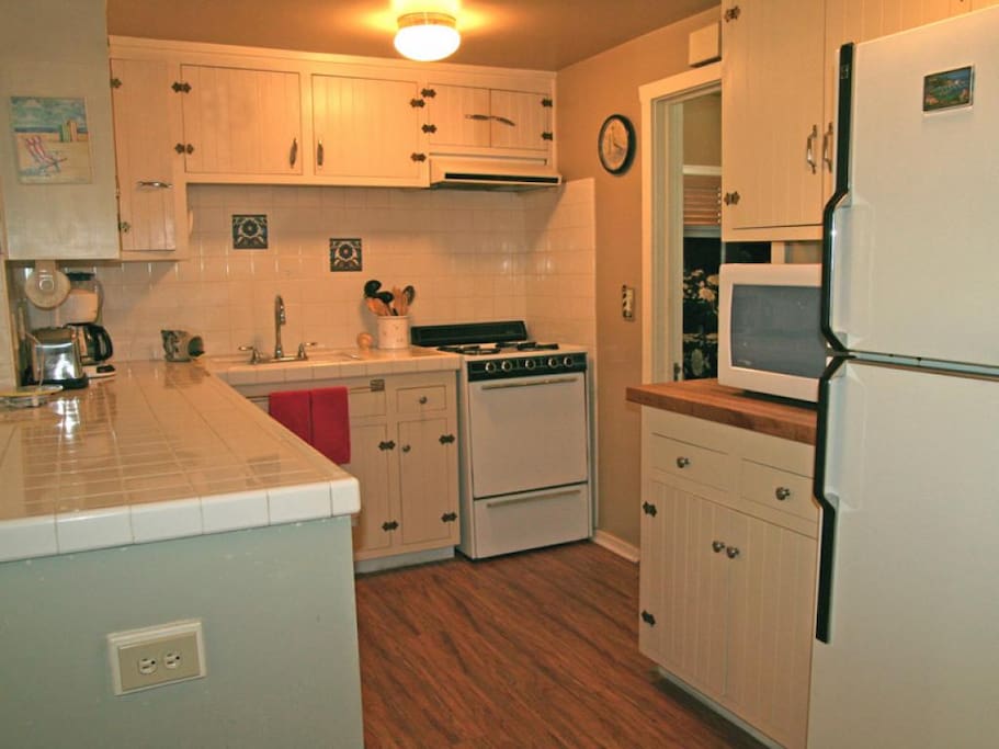3-336 Sumner Up_kitchen_0653