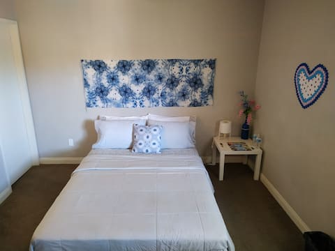 Cozy Suite Bedroom near the Strip