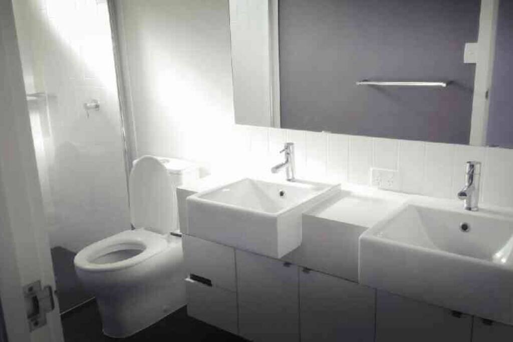 En-suite- HIS and Her Basin