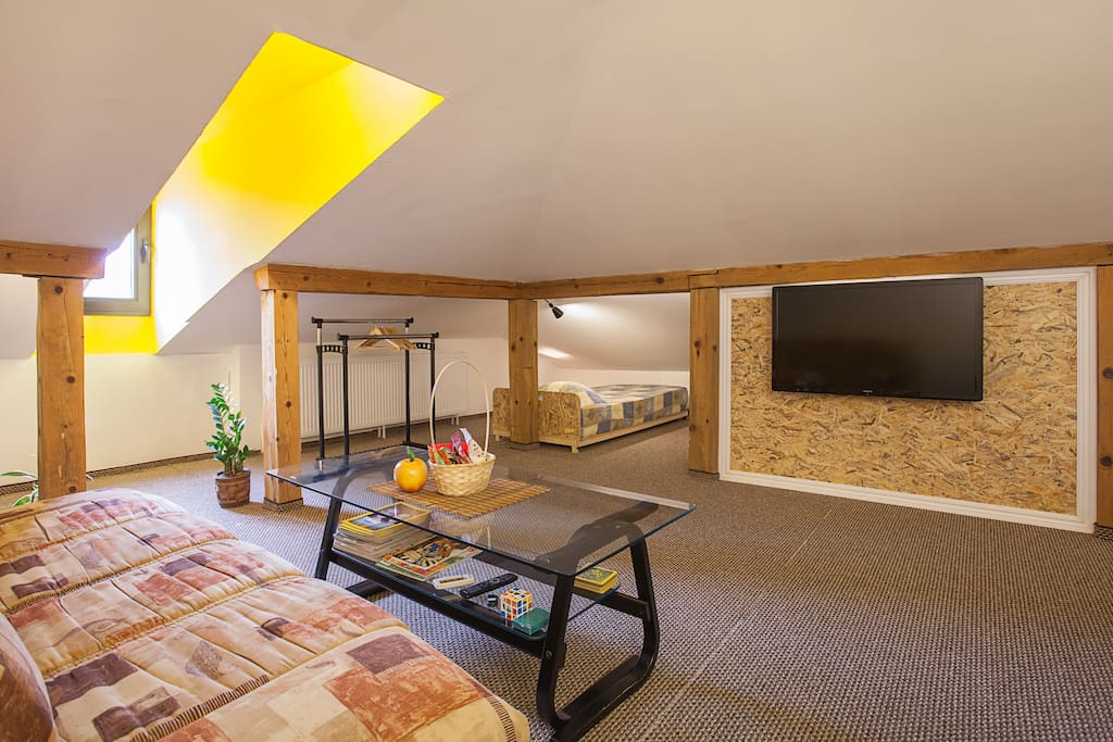 Spacious living room with 42" LCD Cable TV. More than 80 digital and analog channels available.
