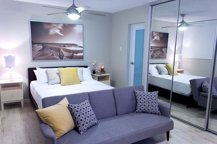 luxury studio, walk to the beach!!!
