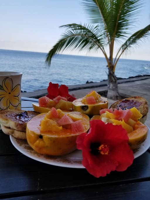 Have breakfast on the lanai by the sea!