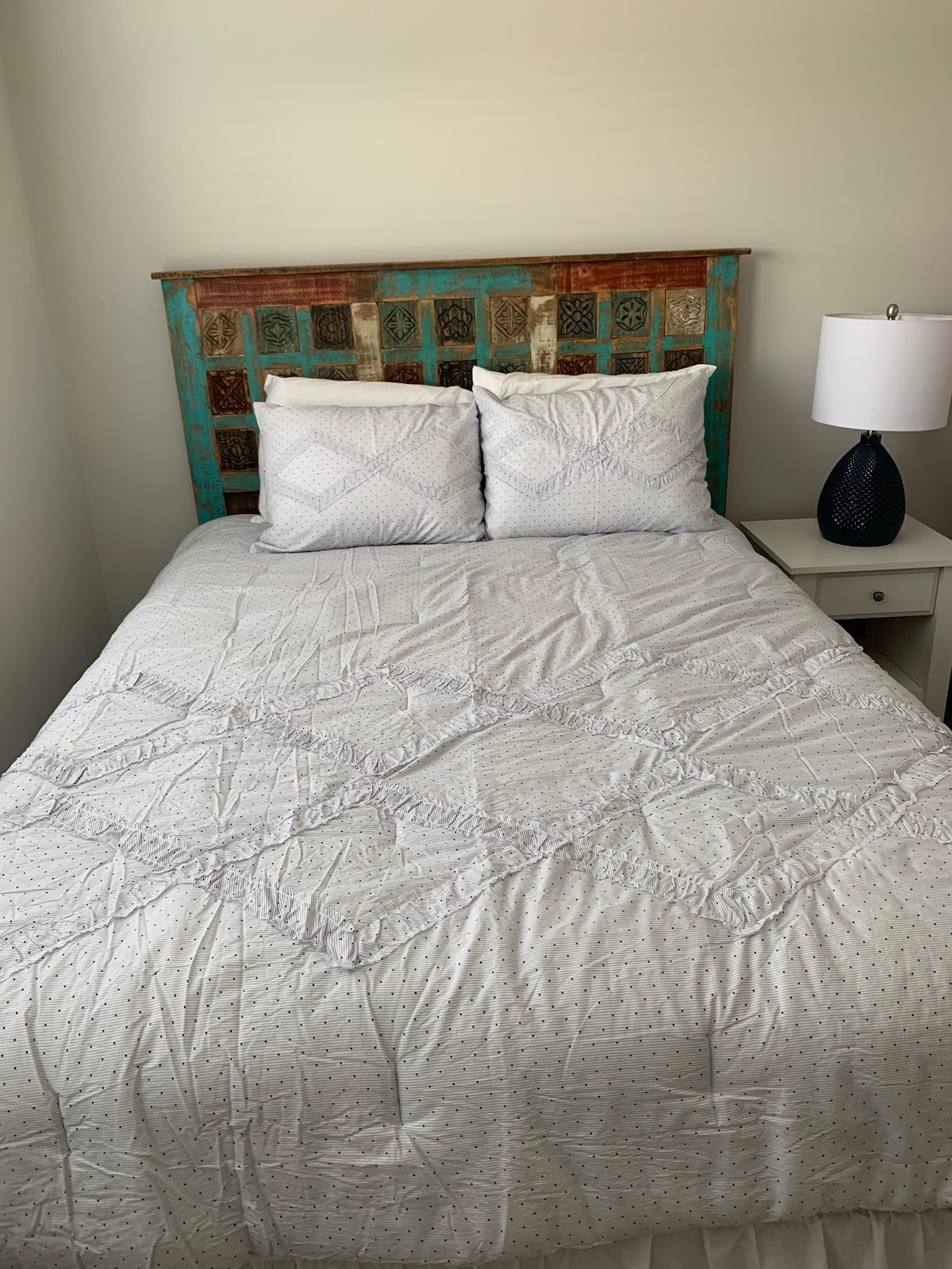 带标准双人床的第二间卧室