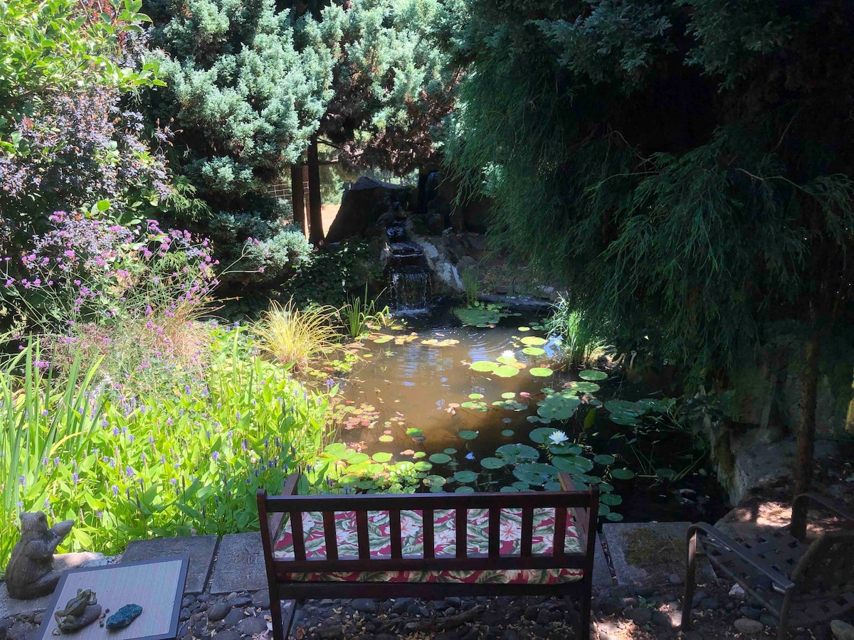 The Lily Pad, (a secret getaway) Guest suites for Rent in