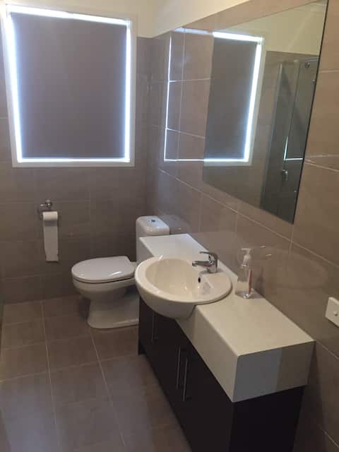 PORT PIRIE, Newly built spacious 4 b/r, sleeps 8