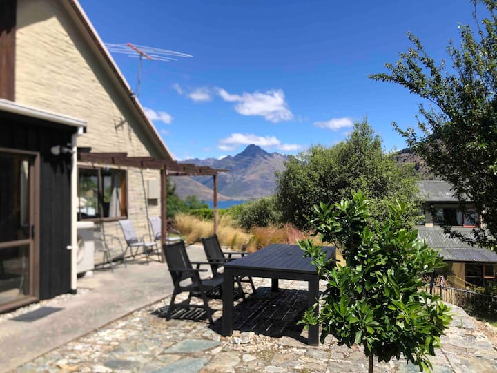 Spacious And Gorgeous Views In Sunshine Bay. - Queenstown