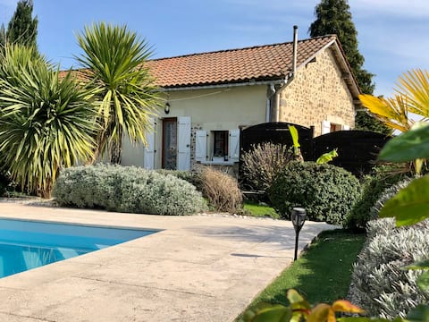 Lou's Cottage – Private Pool and B-Ê Massages