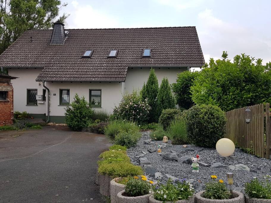 Blick von der Strasse aus