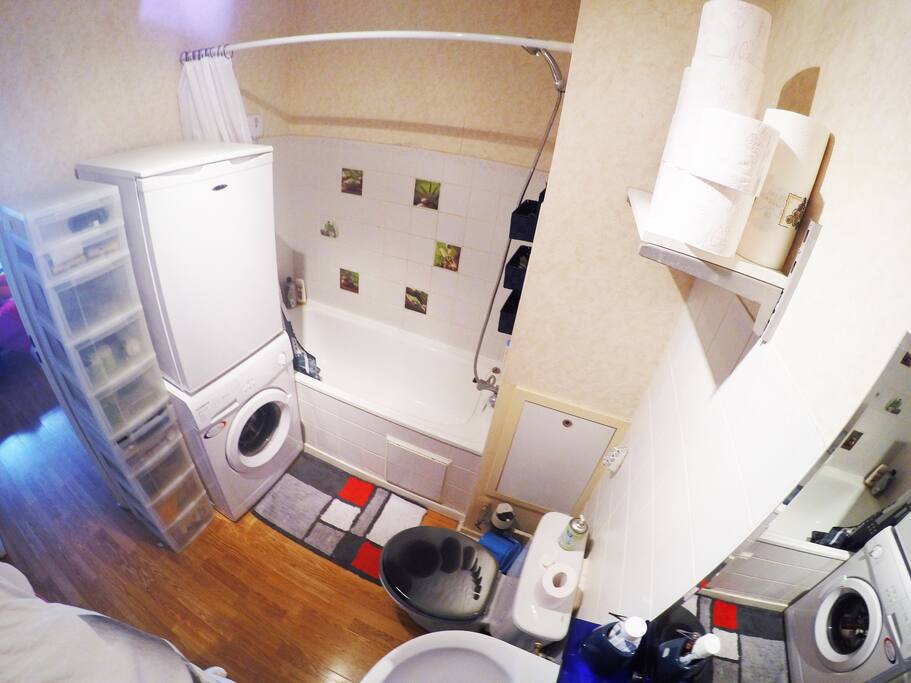 La salle de bain et toilettes