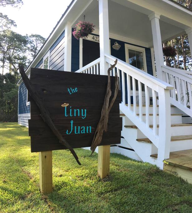 The Tiny Juan is a 400 sq ft tiny house.