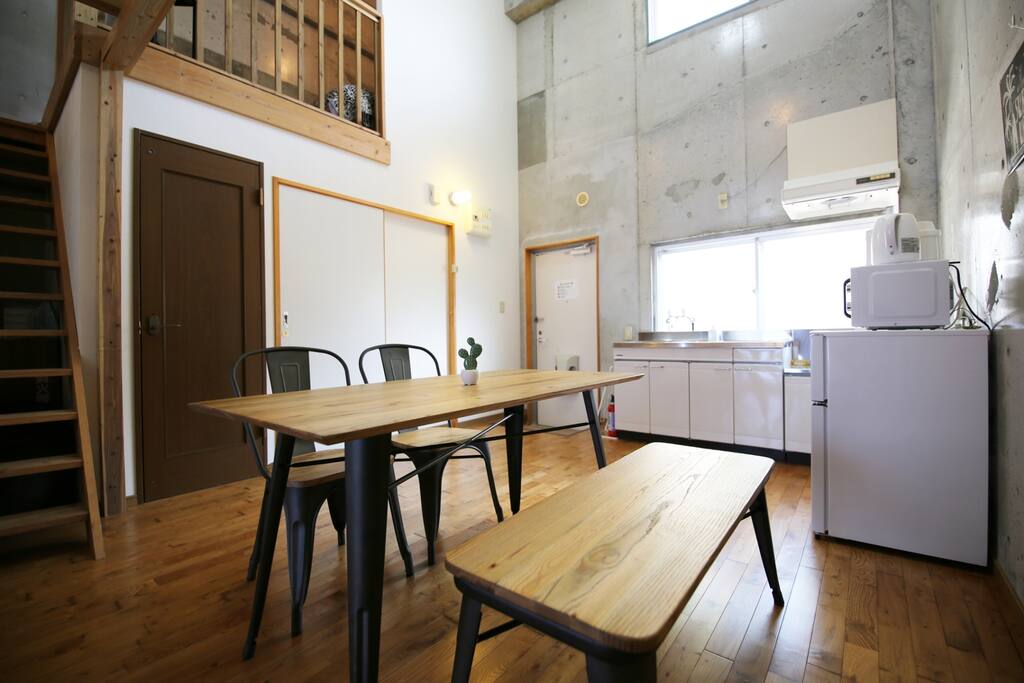 Reasonable and healthy dishes at the apartment with only family, group.