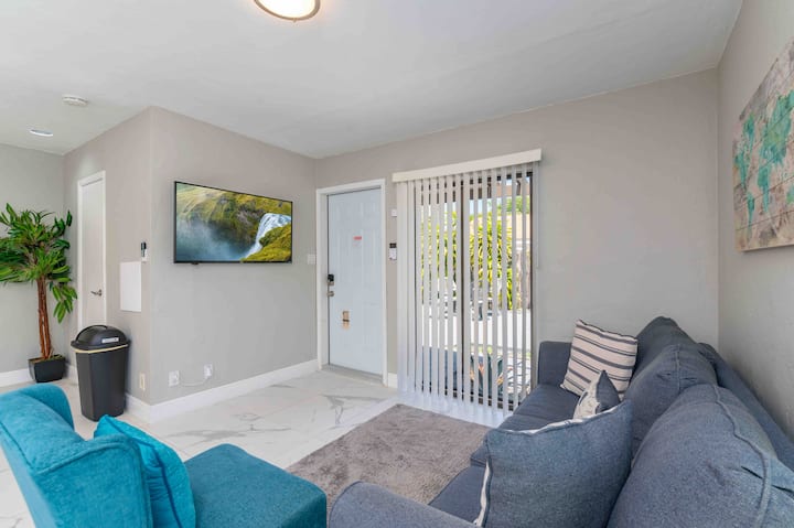 Luxe Beach Retreat With Free Parking - Pompano Beach, FL