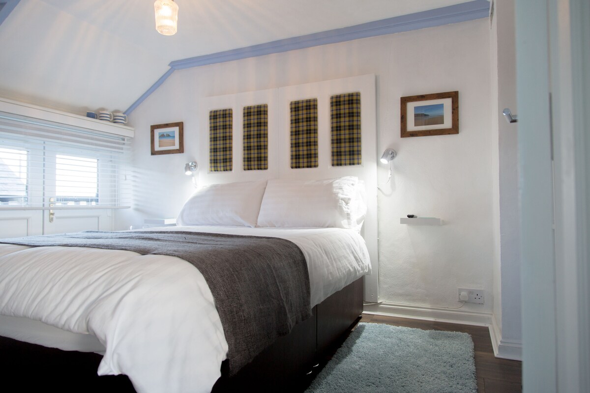 卧室1 -床，储物侧