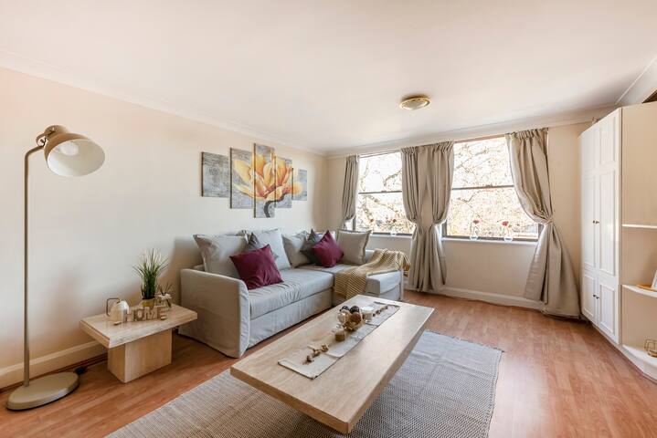 The Queensborough 2 Bed Apartment By Hyde Park gallery image 4