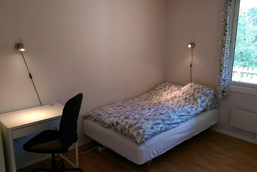 Small work station and a 120 cm wide bed in the room. An extra bed (80 cm) is available.