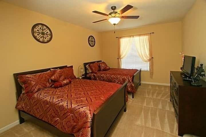 3 d חדר שינה - 2 מיטות זוגיות ( לא יחיד ). אותה מזרנים מפוארים עם כרית.