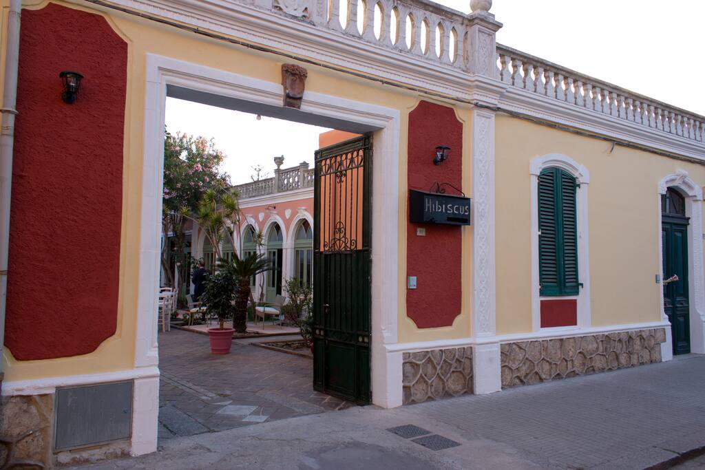 Facciata d'ingresso della villa