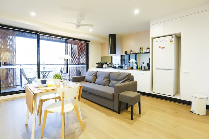 CBD view One bedroom Free parking and Wifi