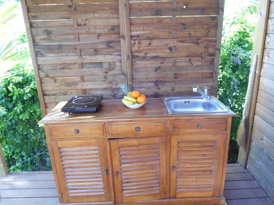 Une cuisine extérieure tropicale