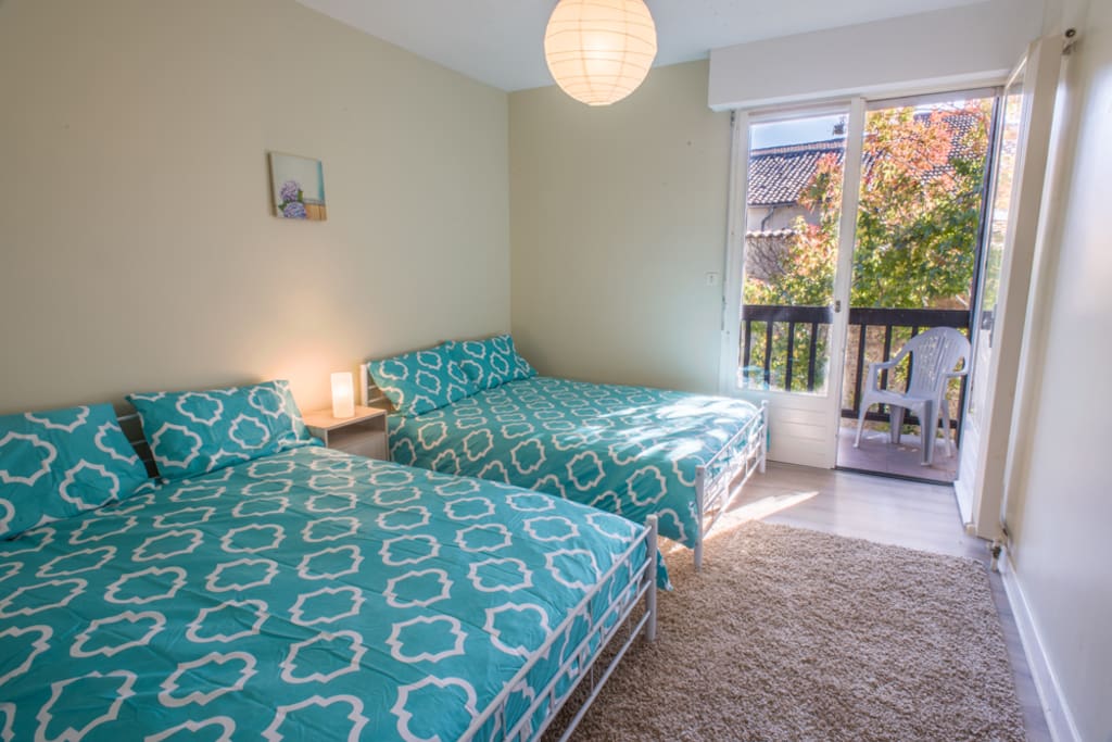 Twin share bedrooms (double beds)