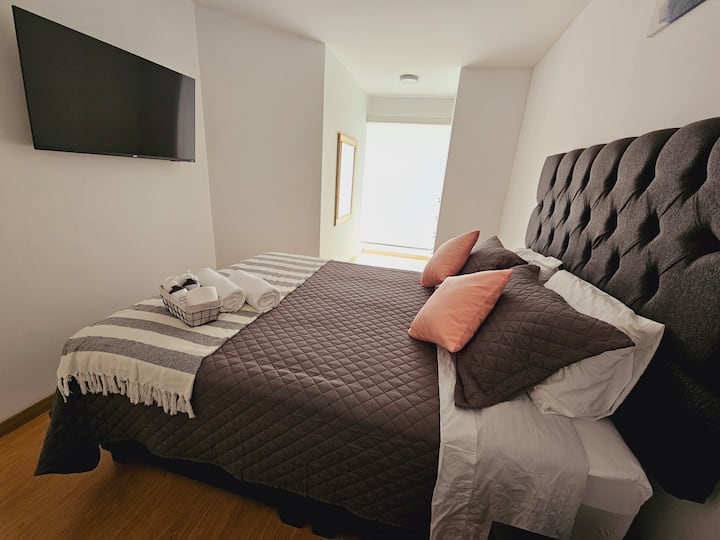  Manželská posteľ - Smart TV 43"