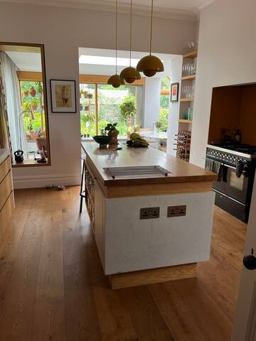 Stylish 3/4 Bed Home In Bristol’s Coolest Quarter gallery image 5