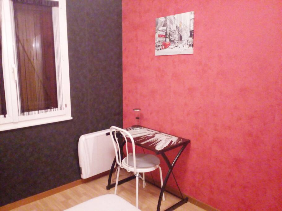...et son bureau.