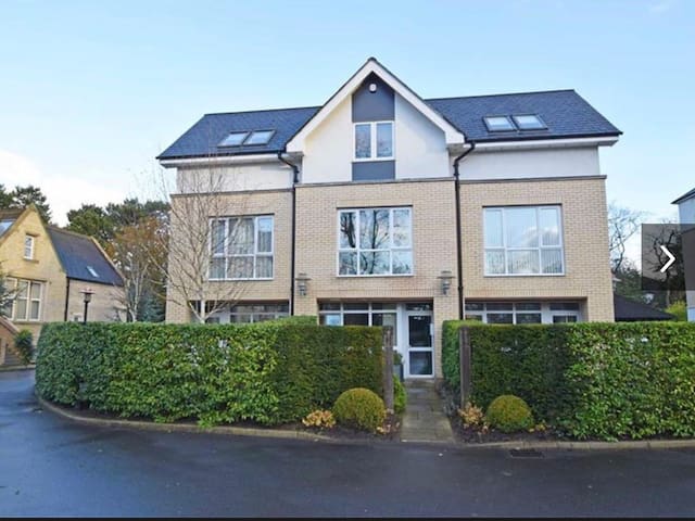 Private 2x luxury bedrooms, WiFi & TV ensuite.