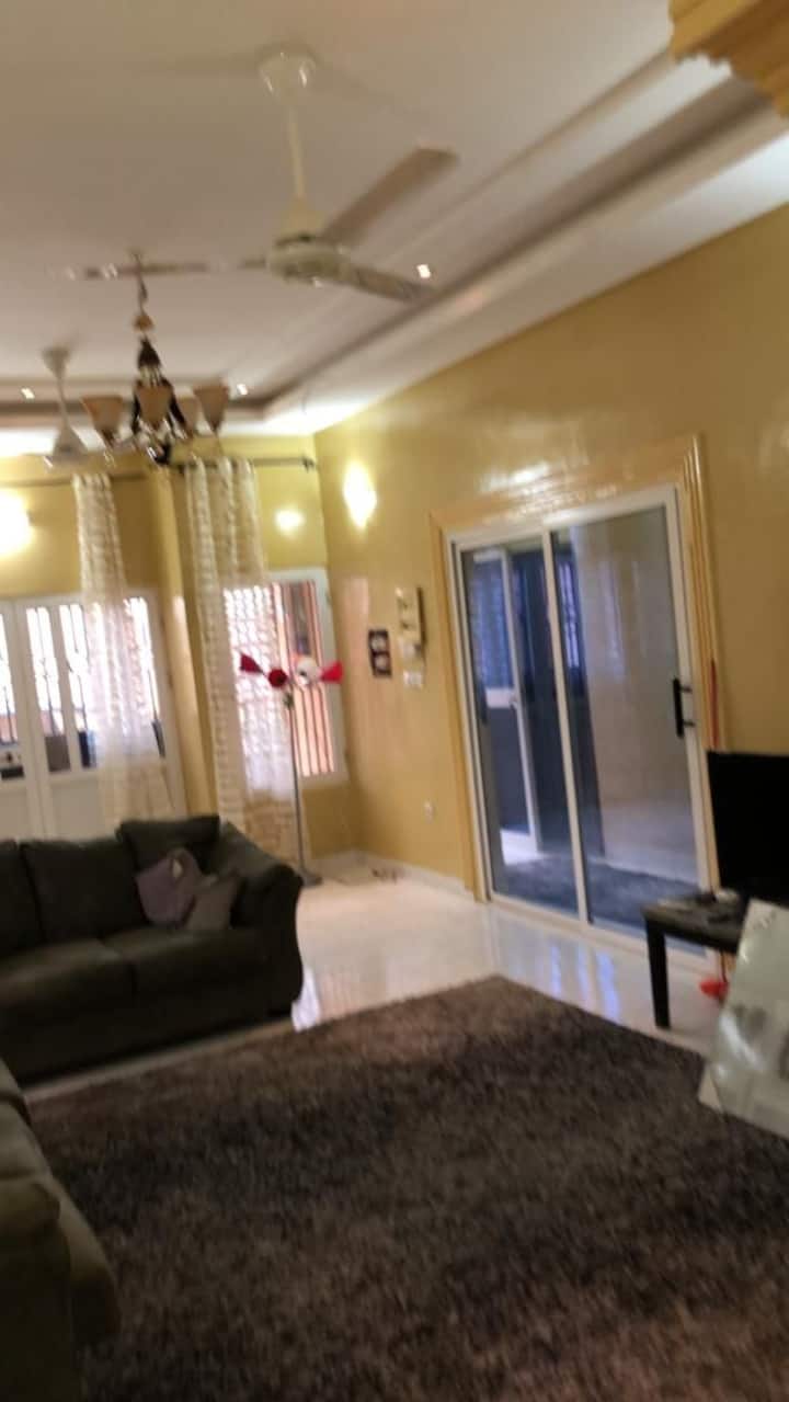 Maison Nouvellement Construite De 4 Chambres Et 3 Douches Dans Une Communauté Récente (Sonuci). - Niamey
