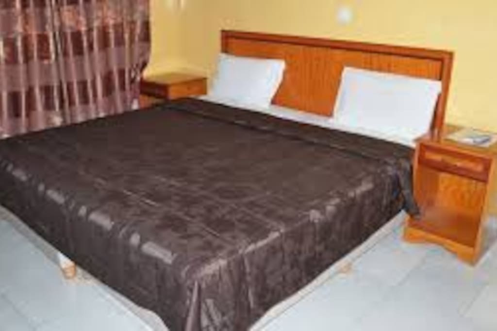 Chambre double avec salle de bain privée à 40 Euro par jour