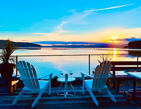 Oyster Beachfront home w/king bed, spa, EV charger