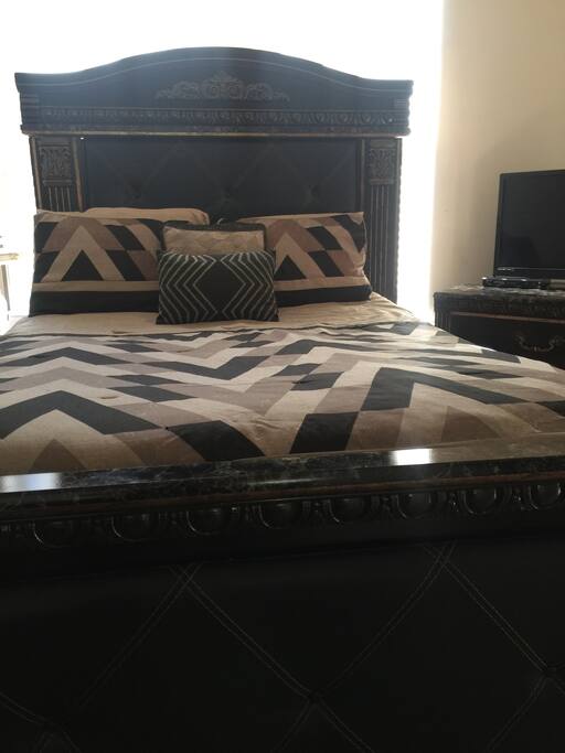 Full size bed