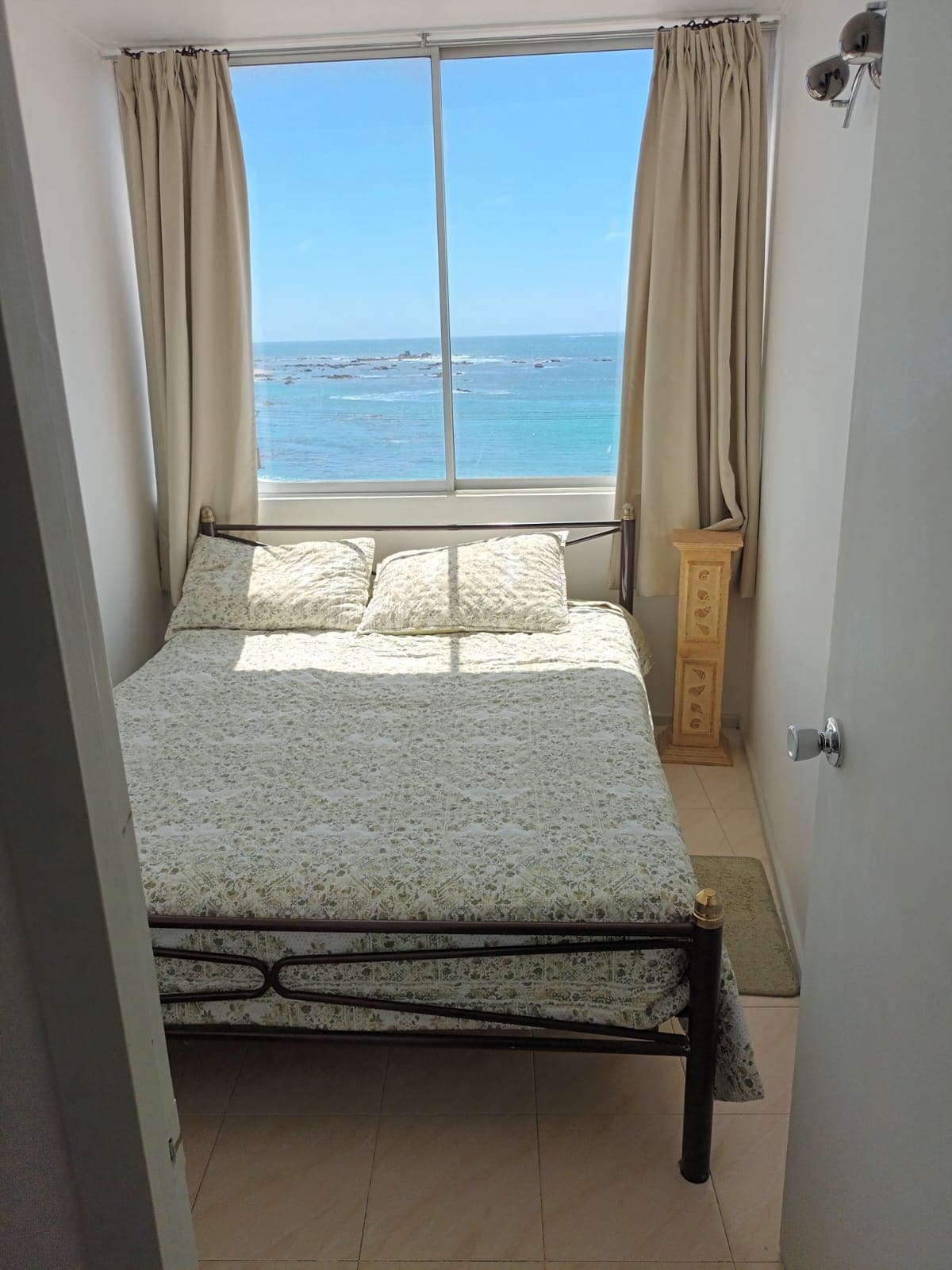 Dhoma e dytë e gjumit, krevat me 2 vende.