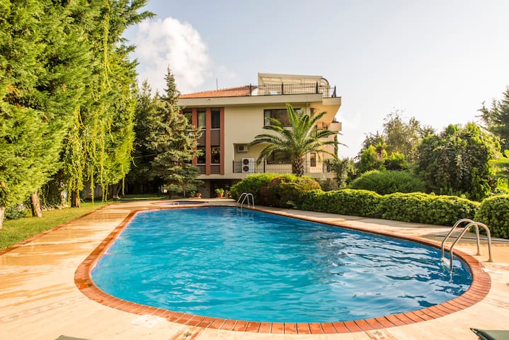 Villa Hakim, City Center, Private Pool! Sea View!!