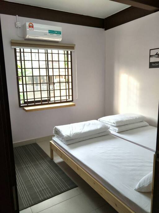Private Room with 2 single beds
