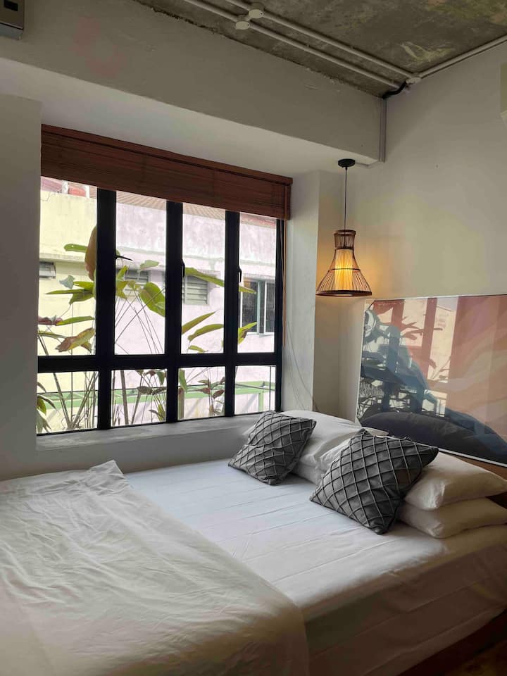 Втор кат: соба со 3 спални соби