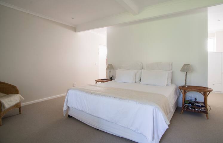 Sunny Constantia home with pool & spacious garden gallery image 4