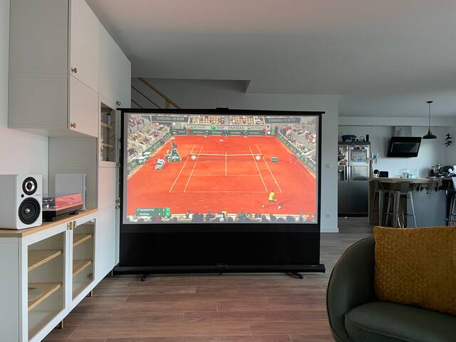 Maison familiale avec piscine et jardin au calme gallery image 3