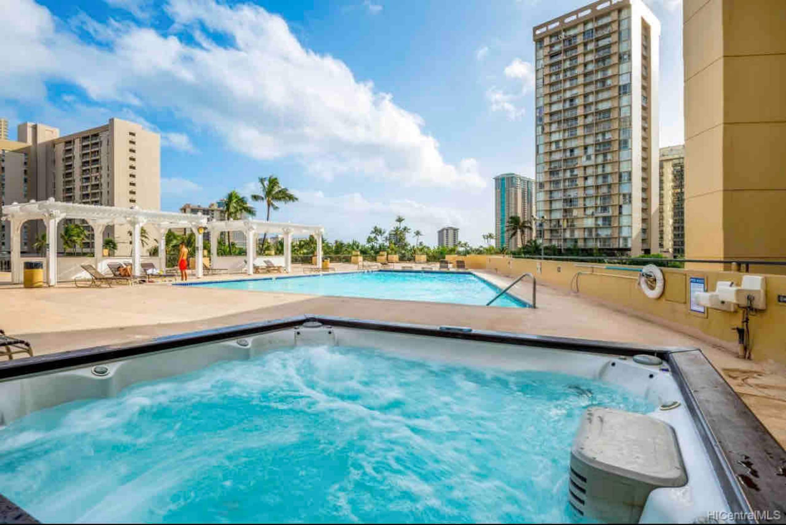Condo in Honolulu · ★4.72 · Studio · 2 beds · 1 private bath - Image 33