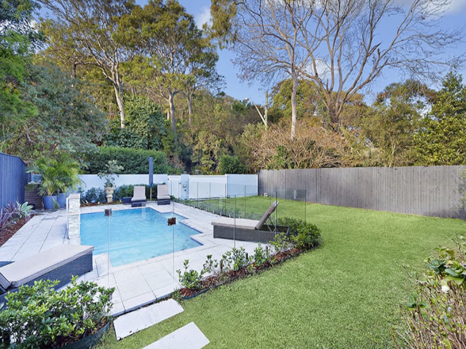 Entertaining pool area