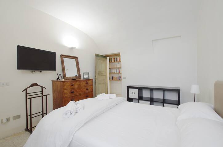 A unique view on Campo de’ Fiori gallery image 5