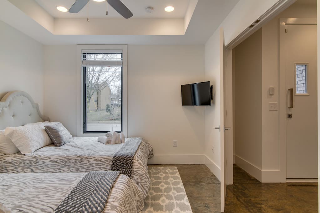 Relax and unwind in this room that sleeps 4 and feels "away from it all"!
