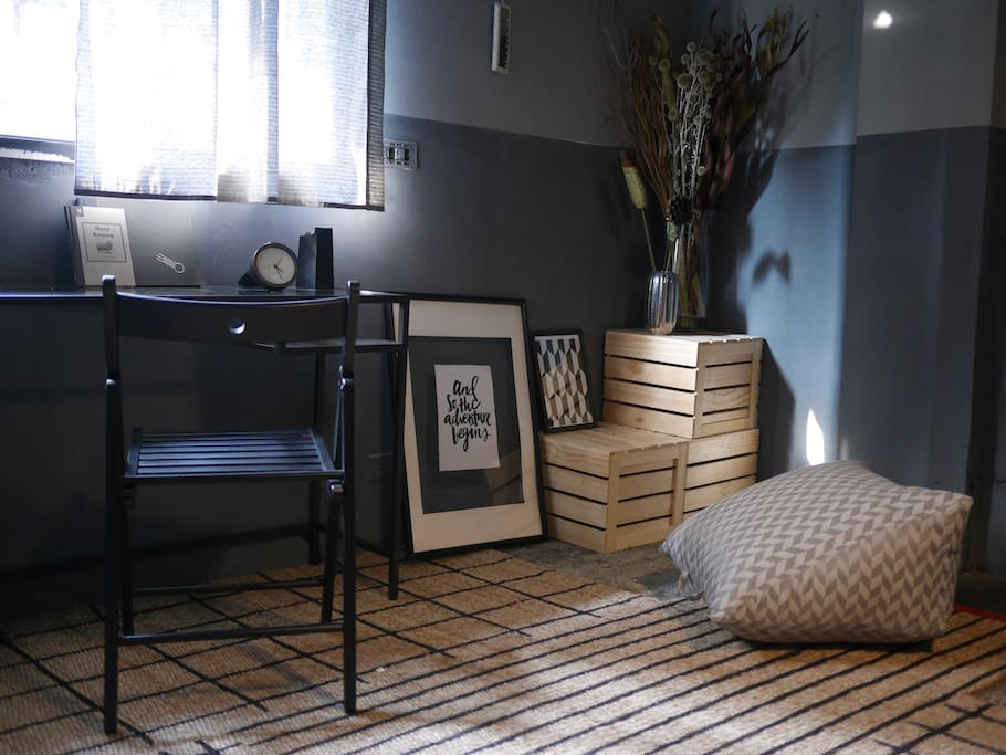 Urban Loft Retreat
-writing desk
