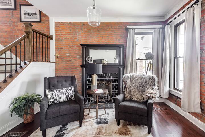 Flowing King Lincoln Home Close to Downtown