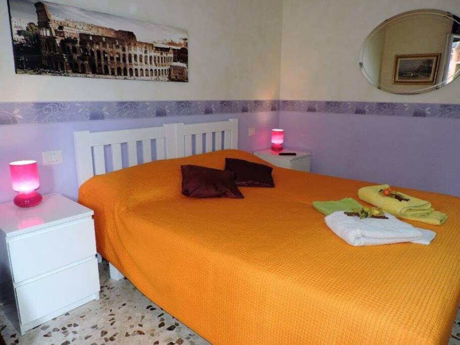 Violet room con letto matrimoniale spaziosa