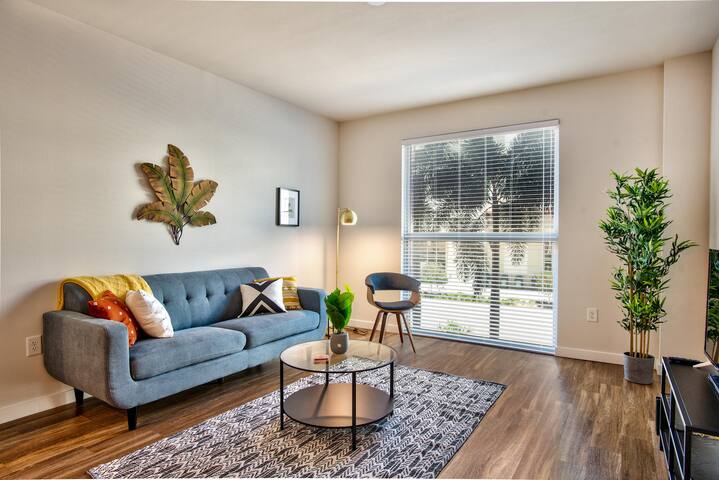 Unwind In The Sunshine City | 1br w/Pool + Parking