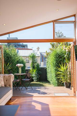 Luxury Colonial Terrace House in the Rocks gallery image 5