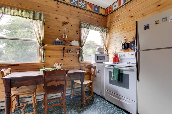 The Wrecktory Cozy Beachy 1890s Getaway Cabin Cottages For